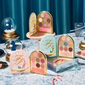 TOO FACED
Let it Snow Globe – Coffret maquillage pour les yeux